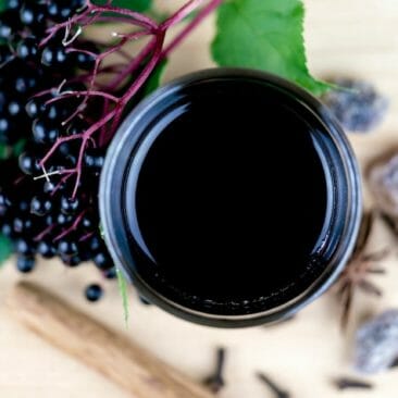 Blog Luna Herbs Wildkräuter_Wiederverwerten statt wegwerfen 3 tolle Rezepte aus Holunderbeeren Most