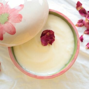 Luna Herbs_Wildkräuter Blog_Leichte Bodylotion selber machen – mit Rosenöl100