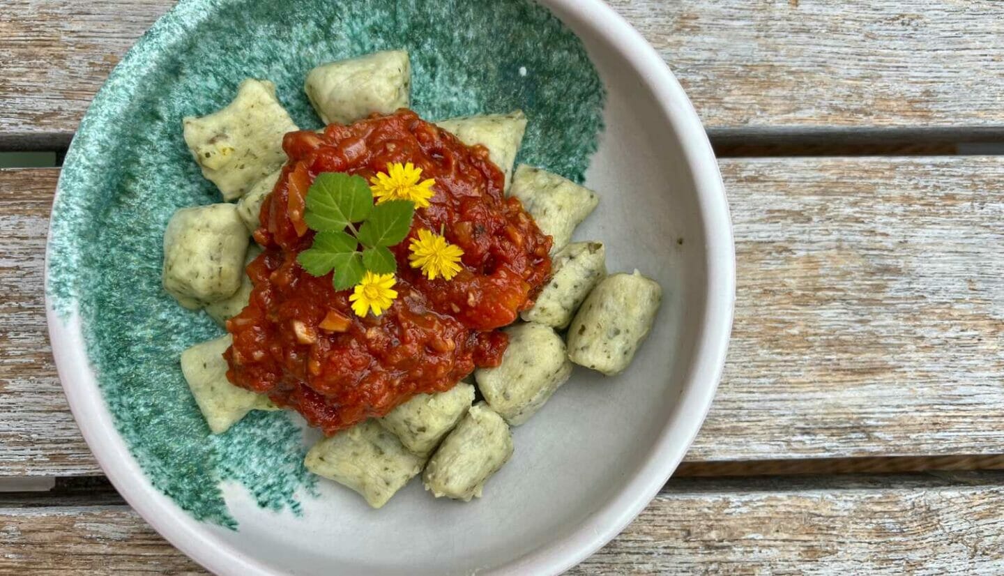 Selbstgemachte Gnocchis mit Wildkräuter-Paste